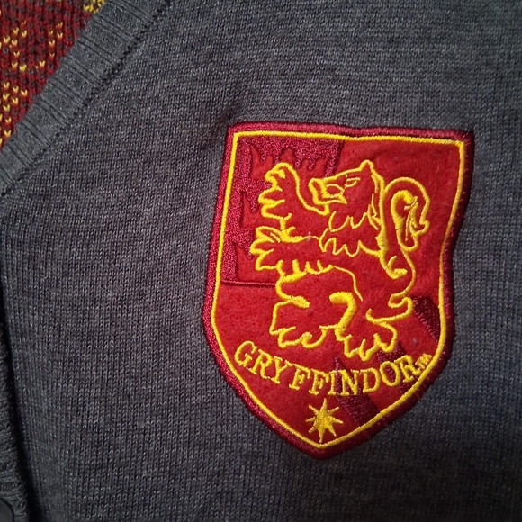 Harry Potter Gray Gryffindor Crest Cardigan Sweater Hogwarts Size L - Picture 6 of 12